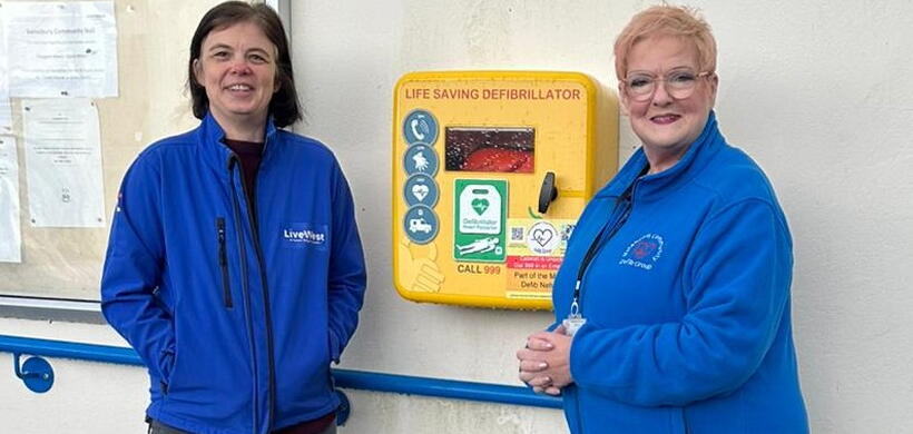 LiveWest supports Minehead with a new defibrillator.