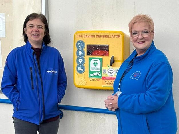 LiveWest supports Minehead with a new defibrillator.