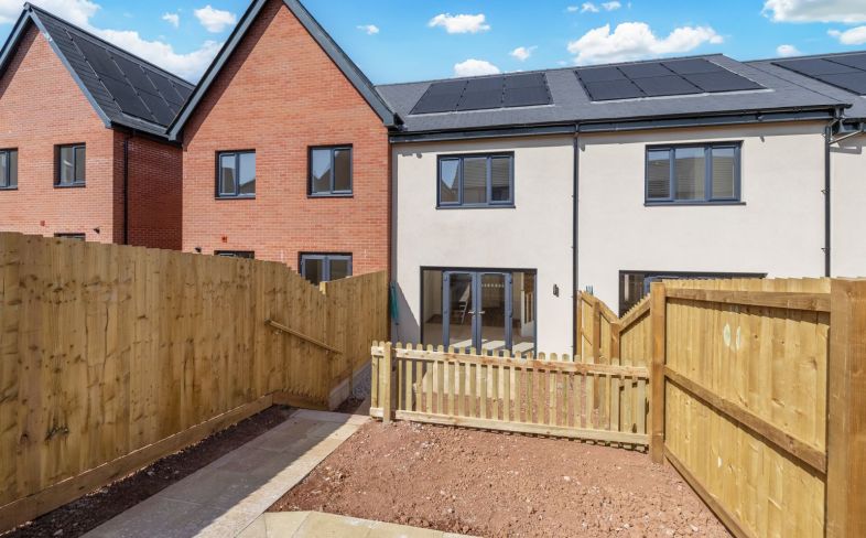 Mid Terrace Garden