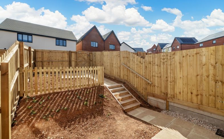 Mid Terrace Garden